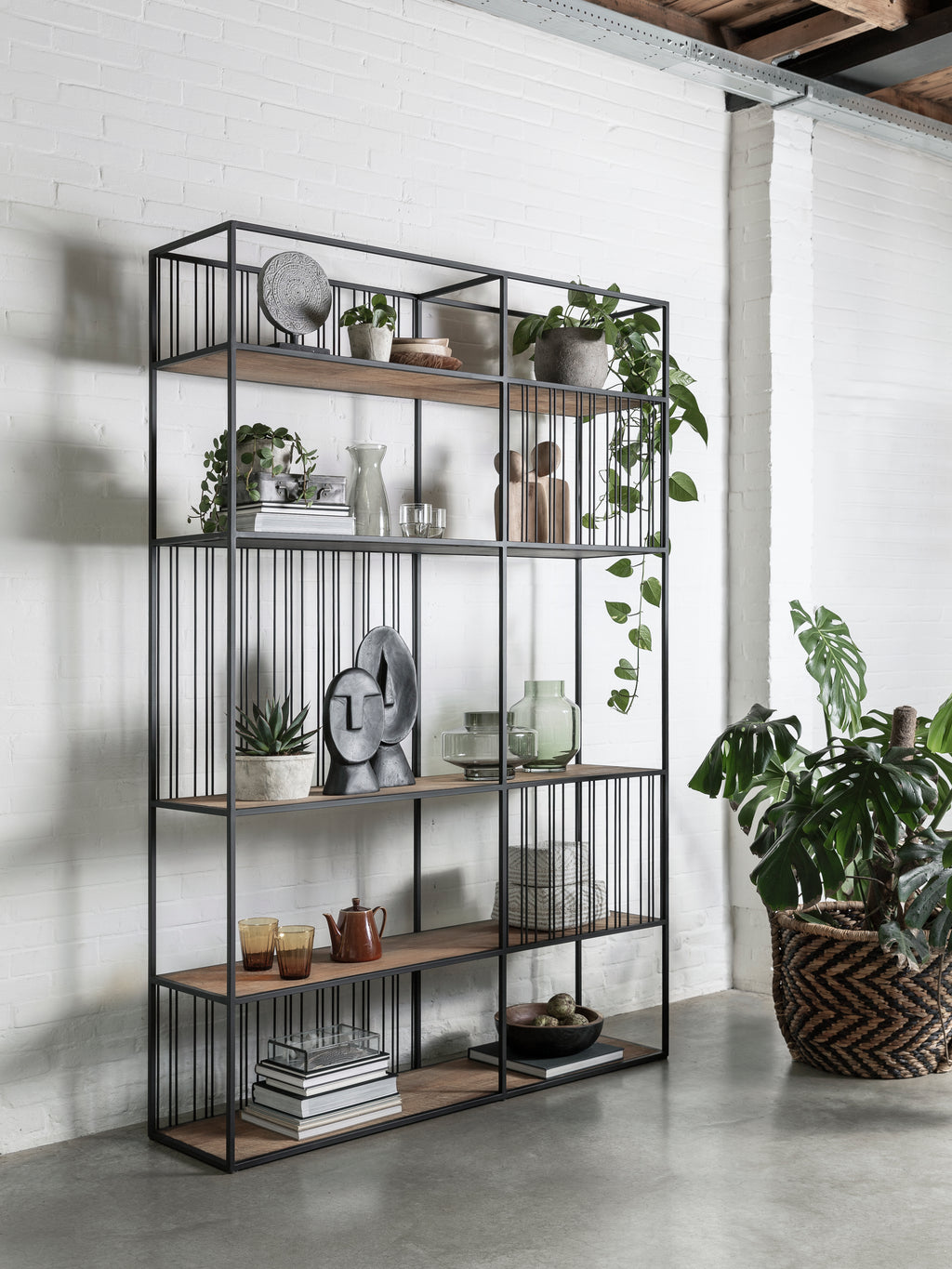 DTP Home Bookrack / Roomdivider Barra large, 5 shelves in a room setting