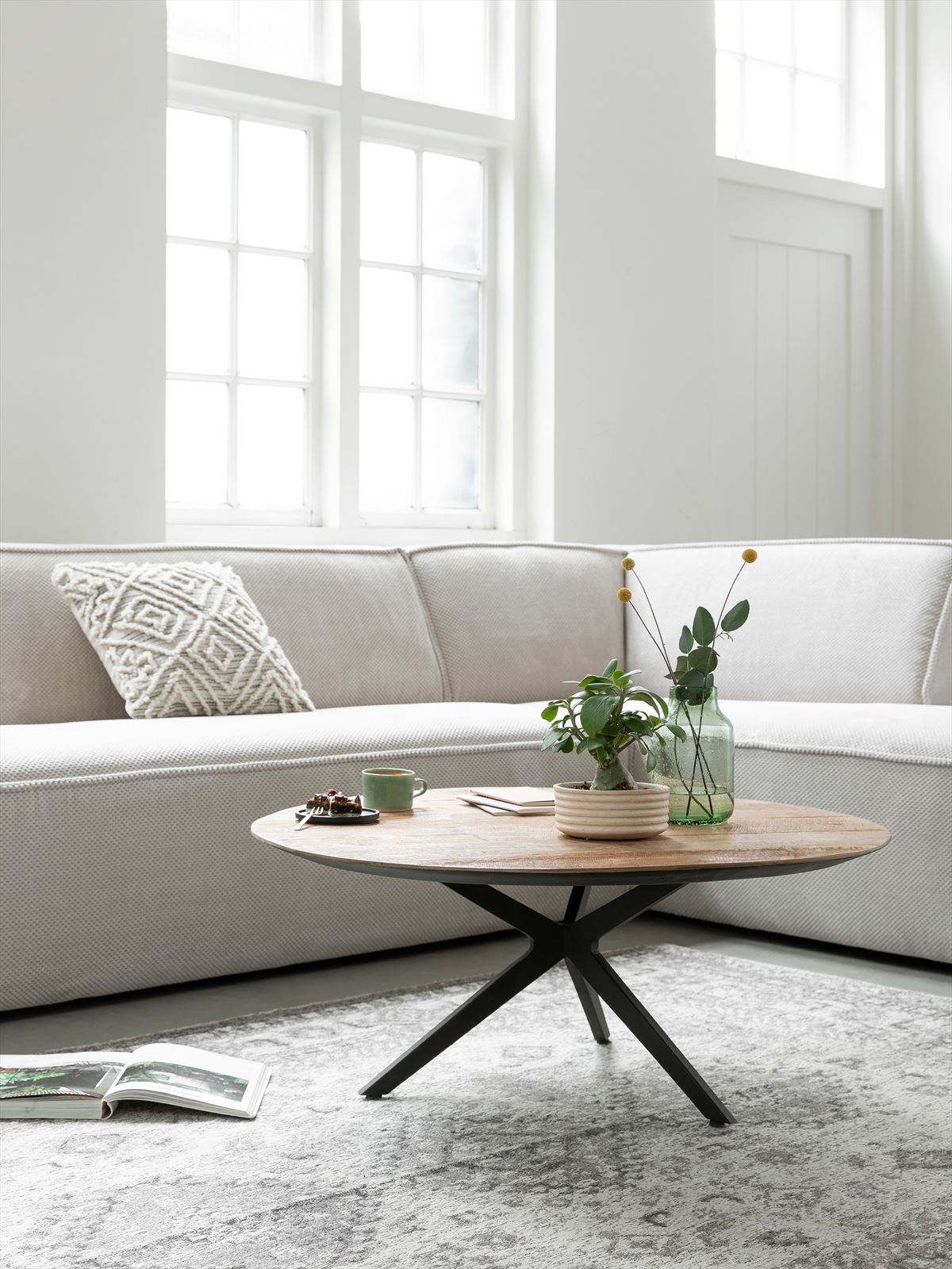 DTP Home Coffee table Metropole round in a room setting