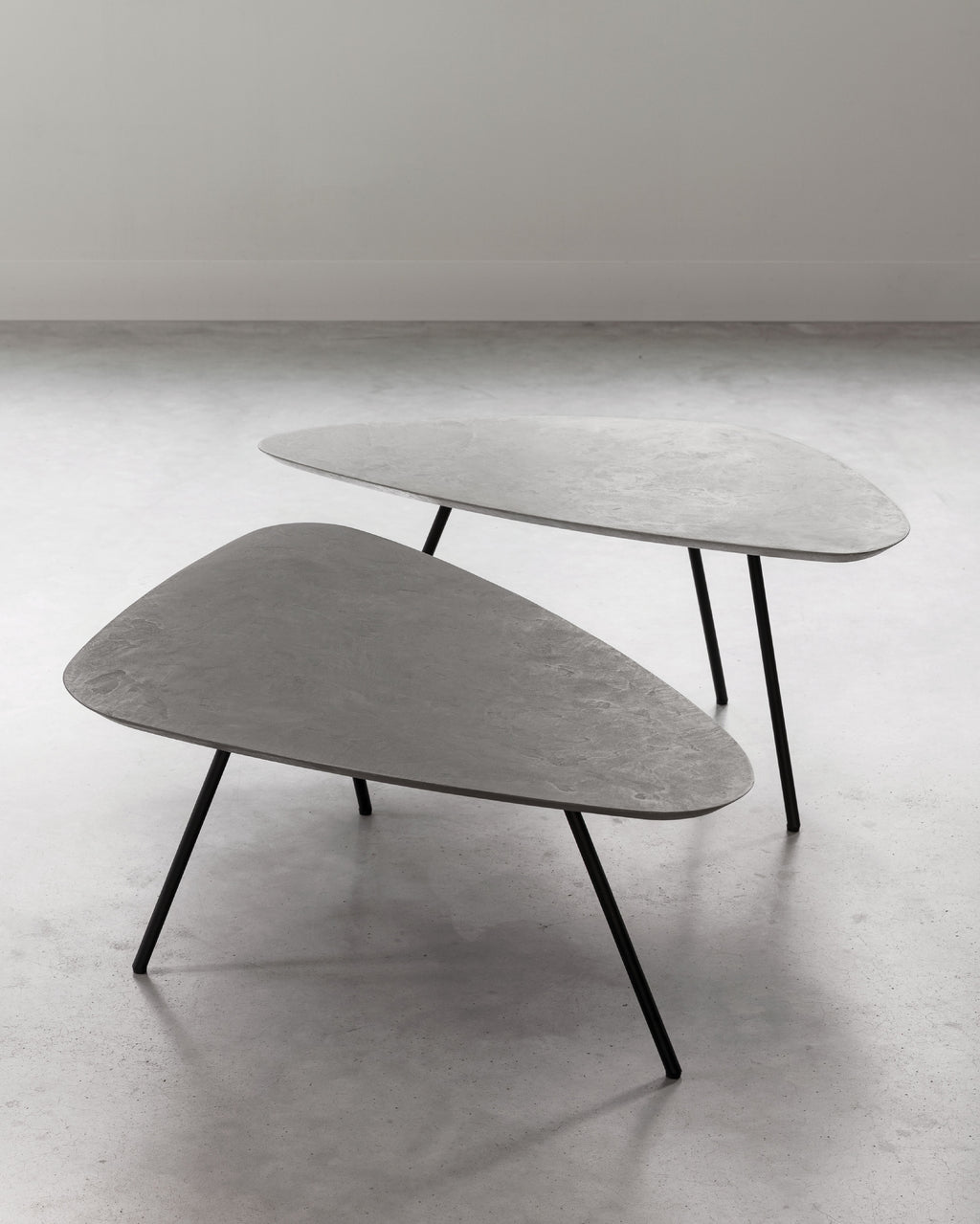 DTP Home Coffee table Plectro Air, set of 2 in a room setting