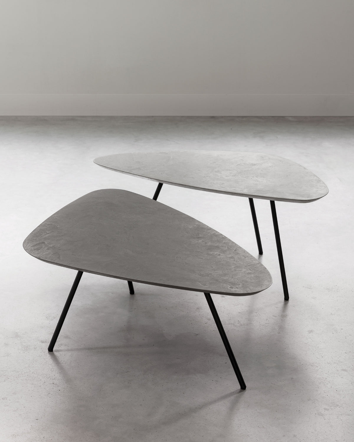 DTP Home Coffee table Plectro Air, set of 2 in a room setting