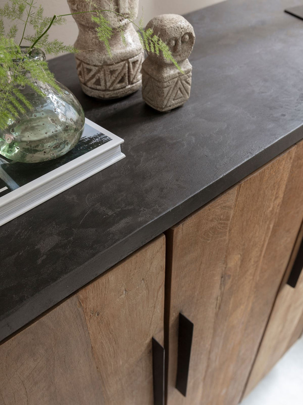 DTP Home Cupboard Soho low, 3 doors detail