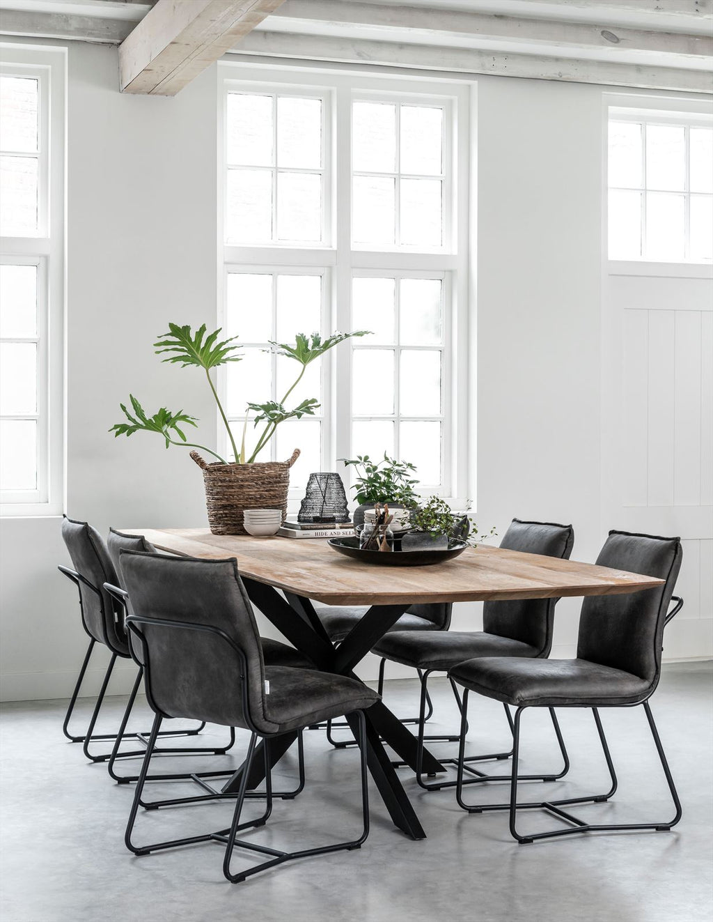 DTP Home Dining table Curves rectangular in a room setting