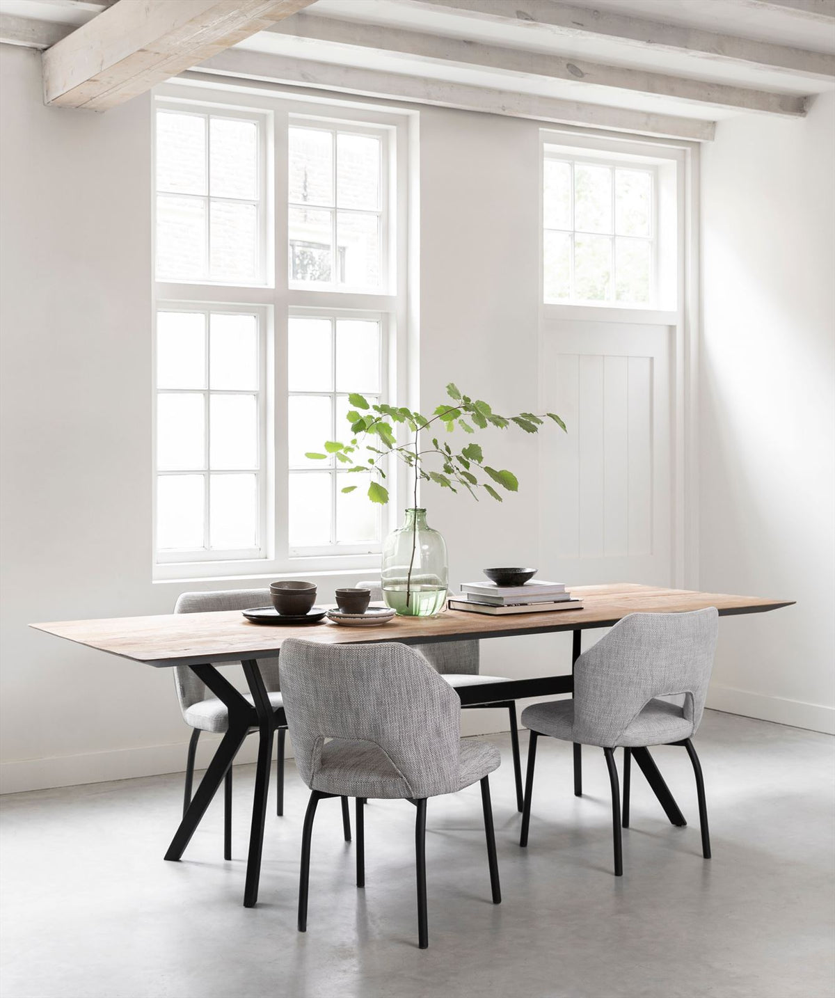 DTP Home Dining table Metropole rectangular in a room setting