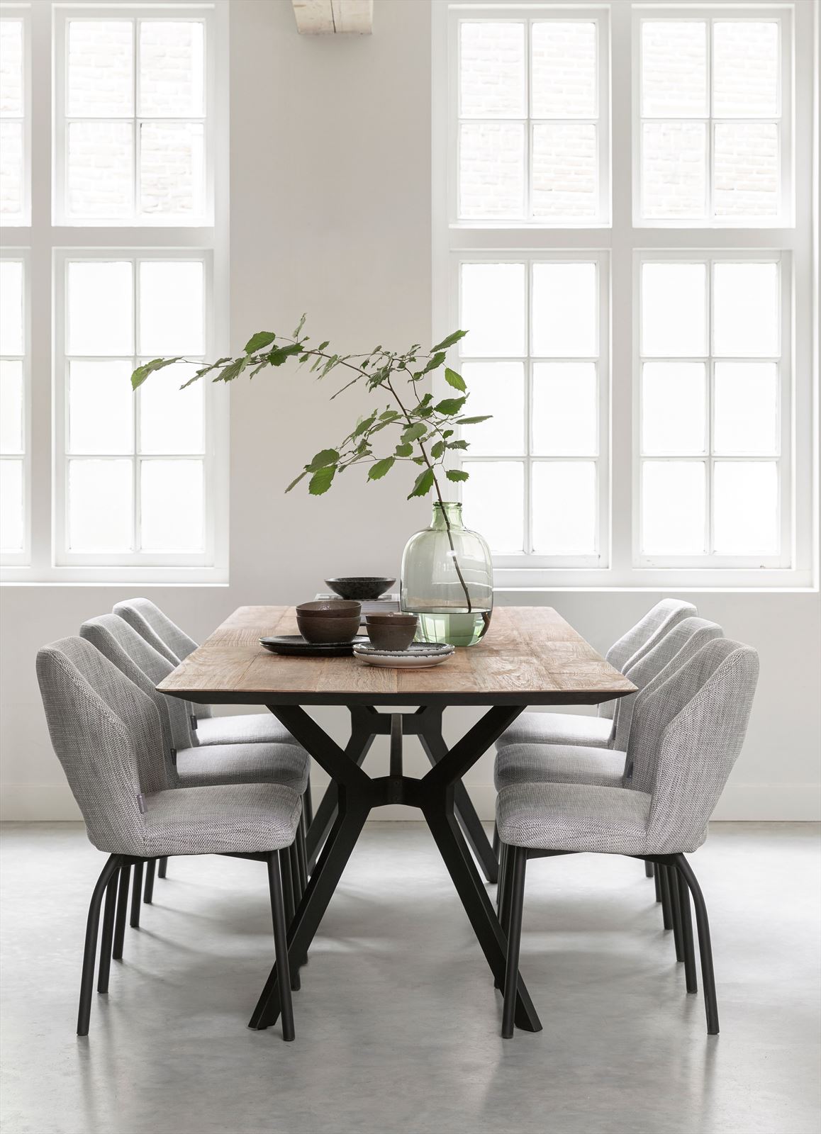 DTP Home Dining table Metropole rectangular in a room setting