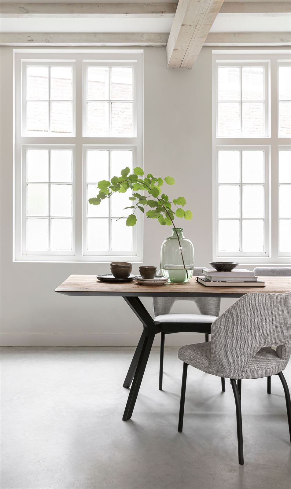 DTP Home Dining table Metropole rectangular in a room setting