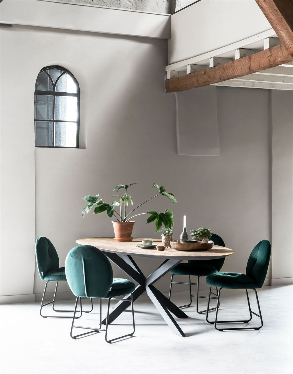 DTP Home Dining table Shape oval in a room setting