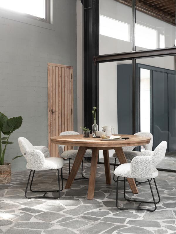 DTP Home Dining table Tradition round in a room setting