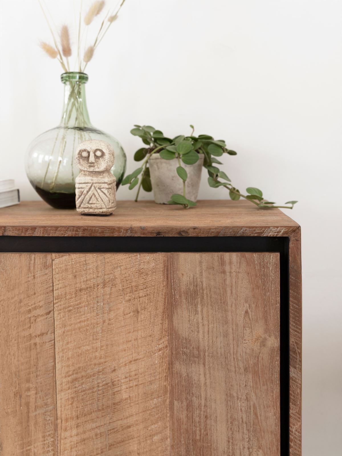 DTP Home Dresser Metropole, 4 doors detail
