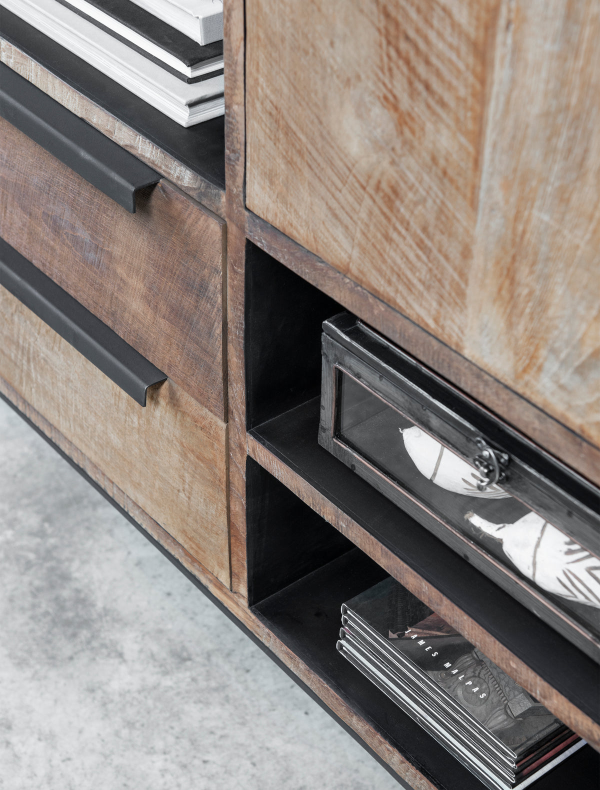 DTP Home Dresser Odeon No.3, 1 door, 4 open racks, 4 drawers detail
