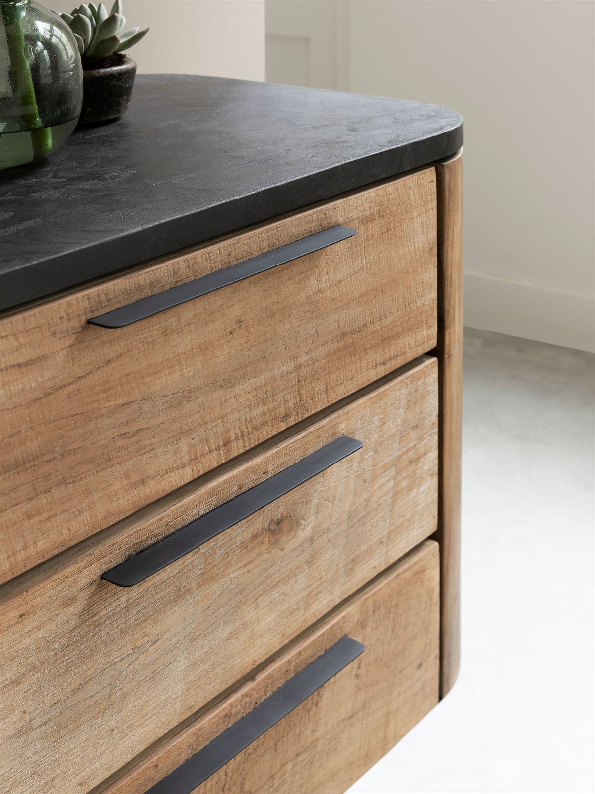 DTP Home Dresser Soho, 3 doors, 3 drawers detail