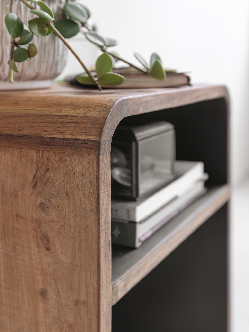 DTP Home Nightstand Evo detail