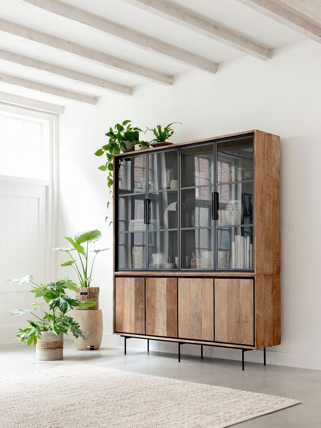 DTP Home Showcase Metropole large, 2x4 doors in a room setting