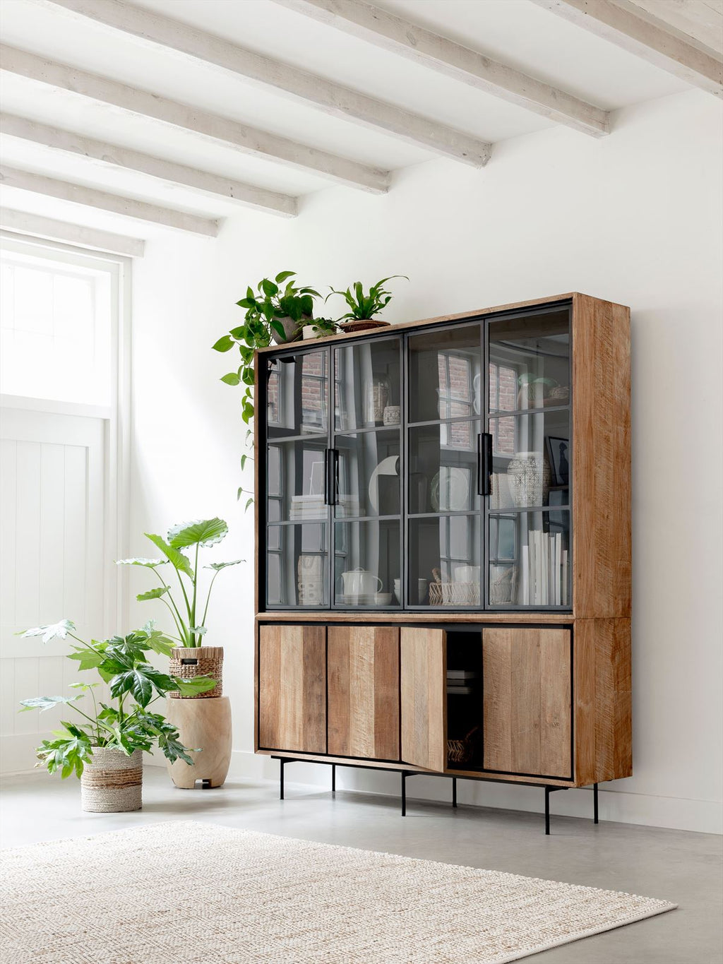 DTP Home Showcase Metropole large, 2x4 doors in a room setting