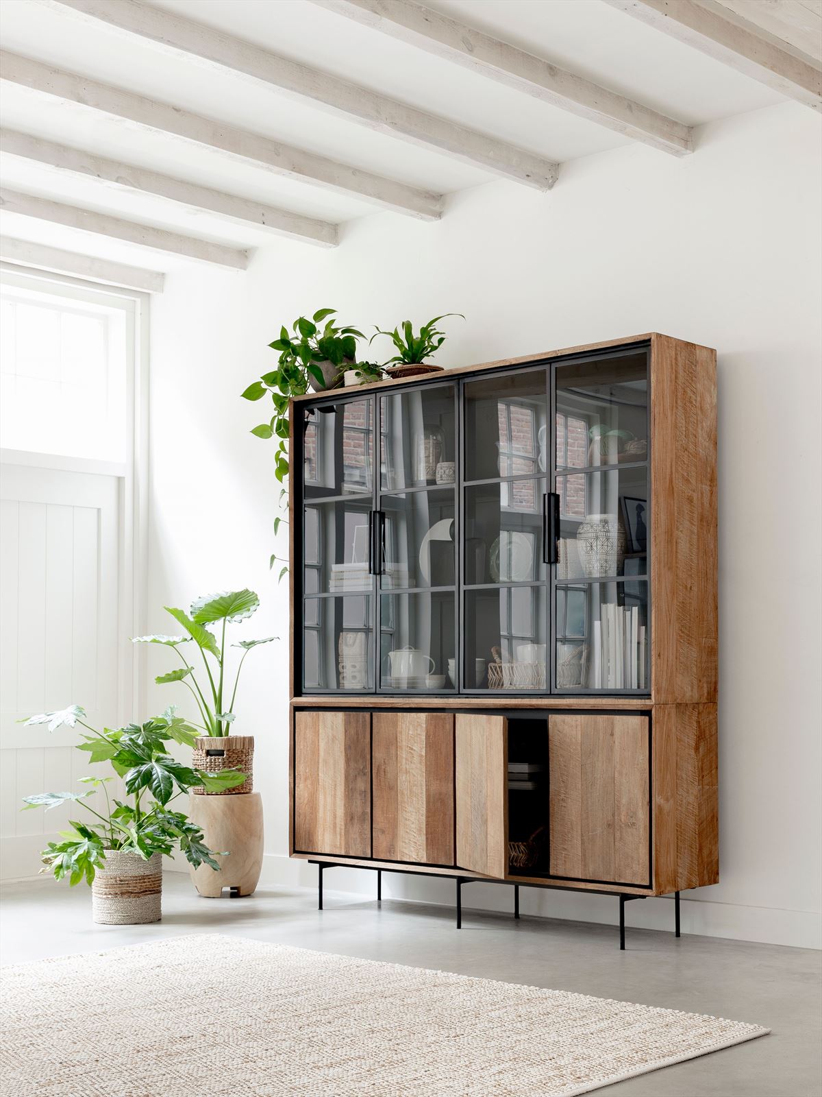 DTP Home Showcase Metropole large, 2x4 doors in a room setting