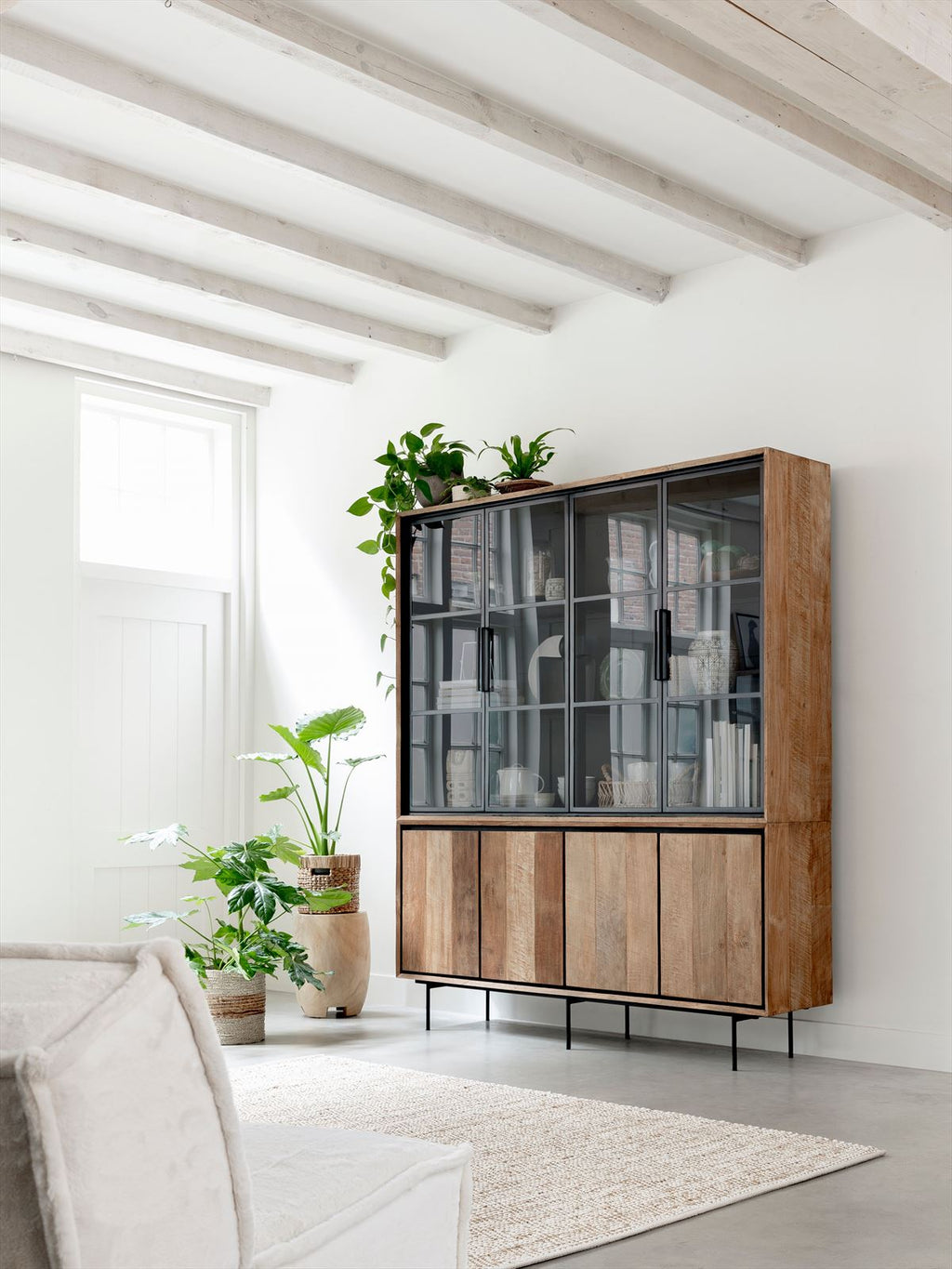 DTP Home Showcase Metropole large, 2x4 doors in a room setting