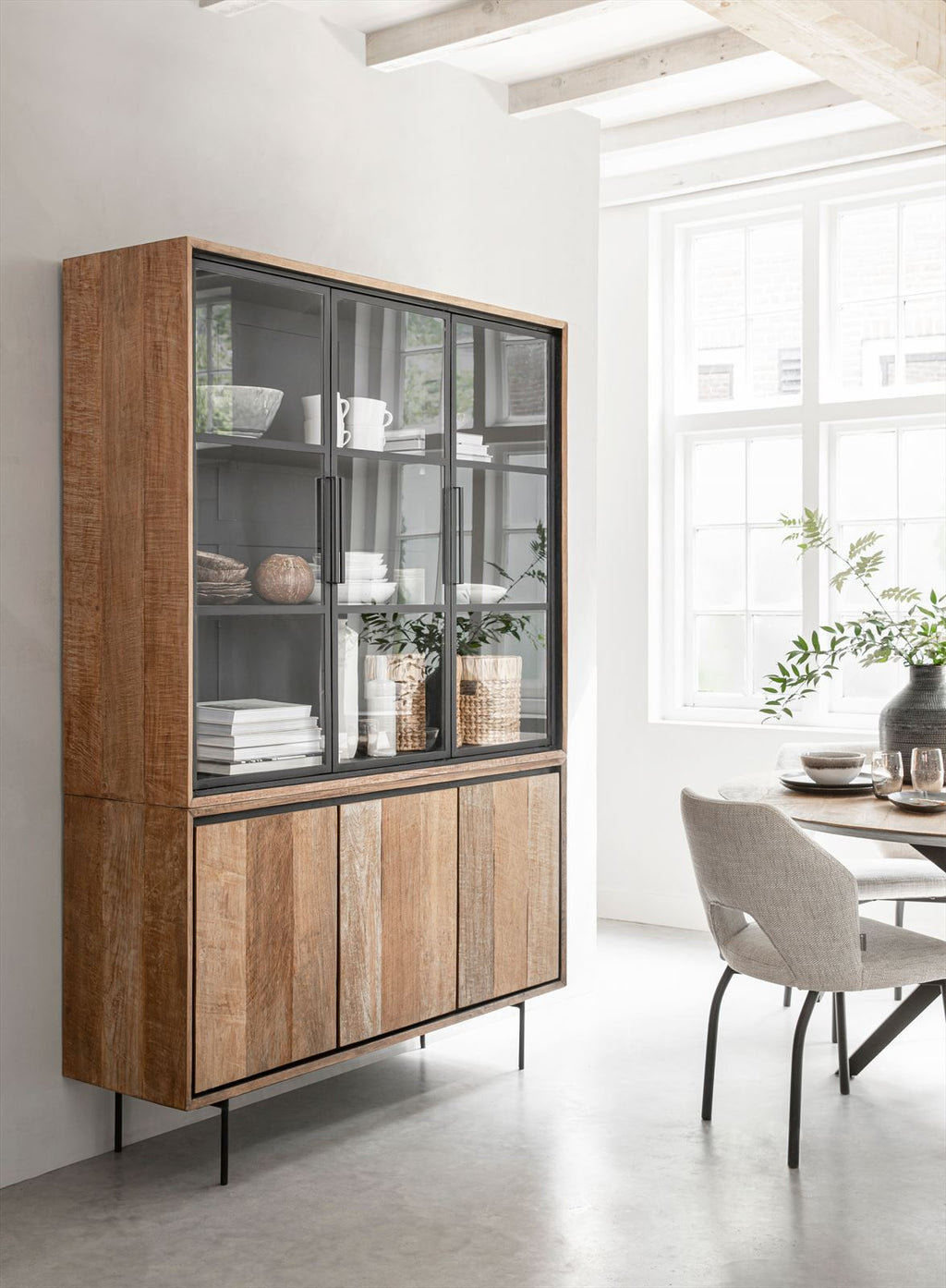 DTP Home Showcase Metropole medium, 2x3 doors in a room setting