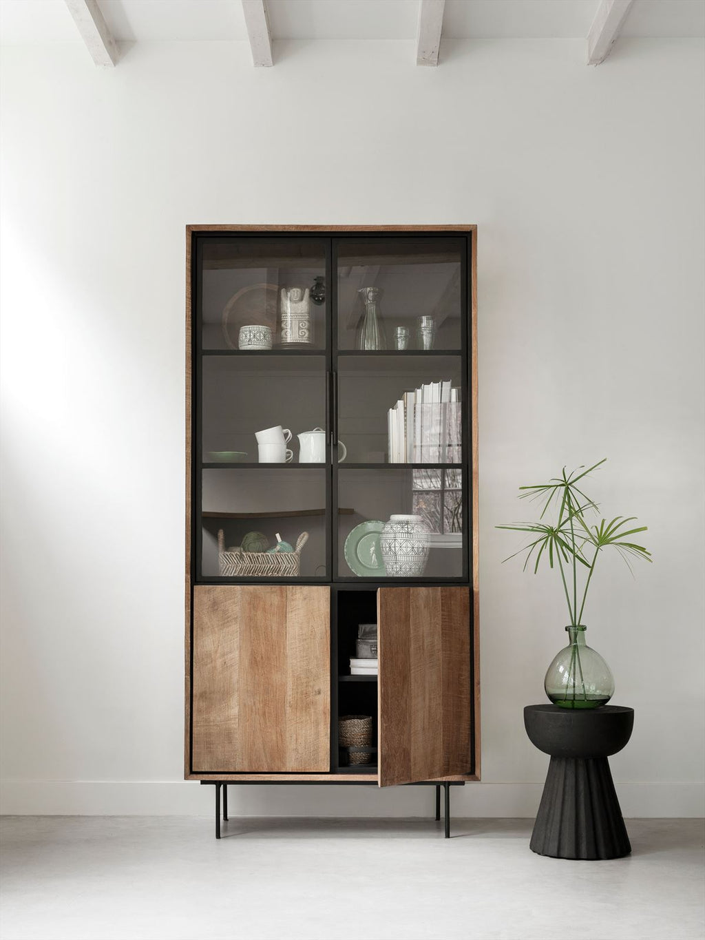 DTP Home Showcase Metropole small, 2x2 doors in a room setting