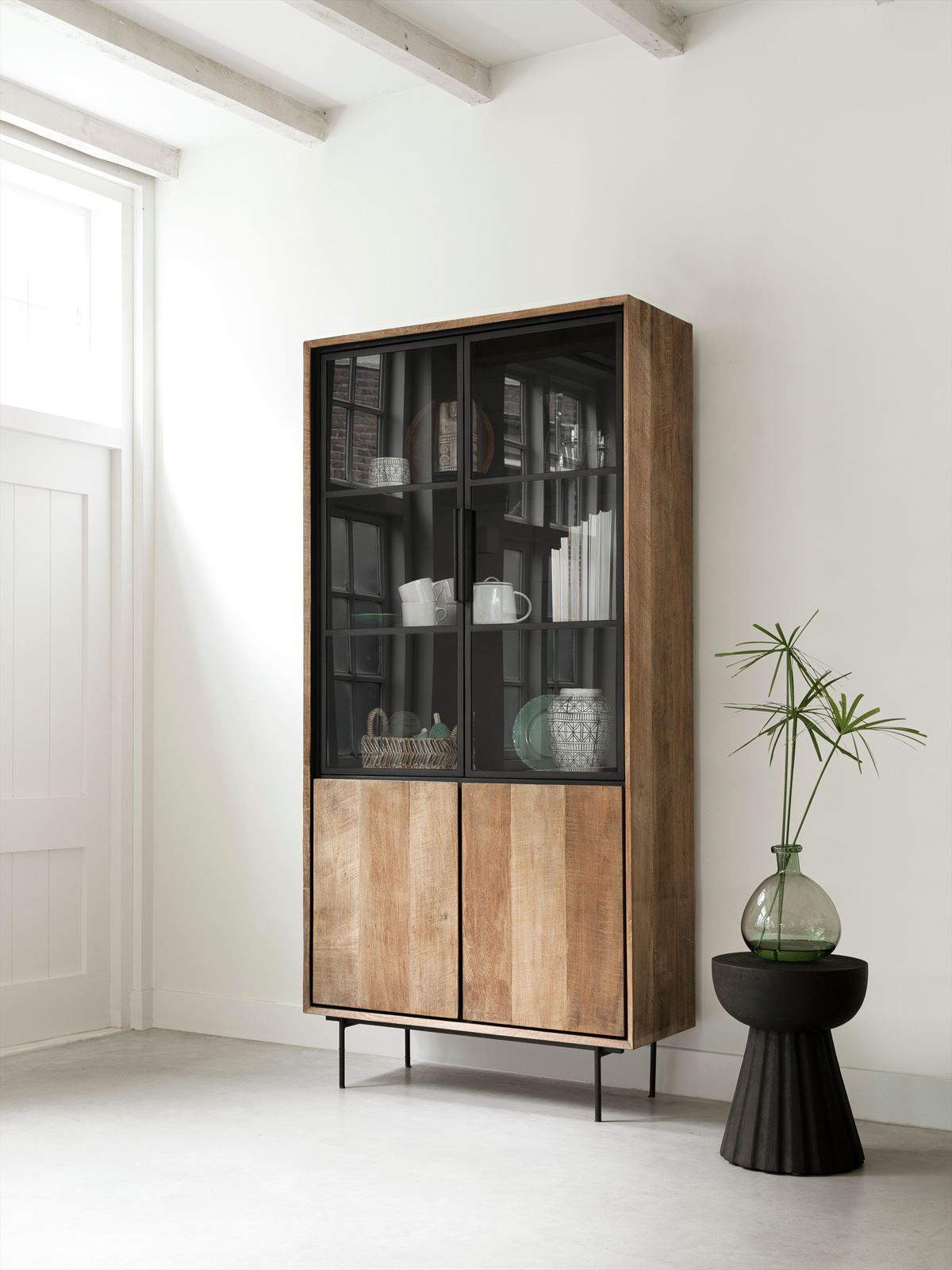 DTP Home Showcase Metropole small, 2x2 doors in a room setting