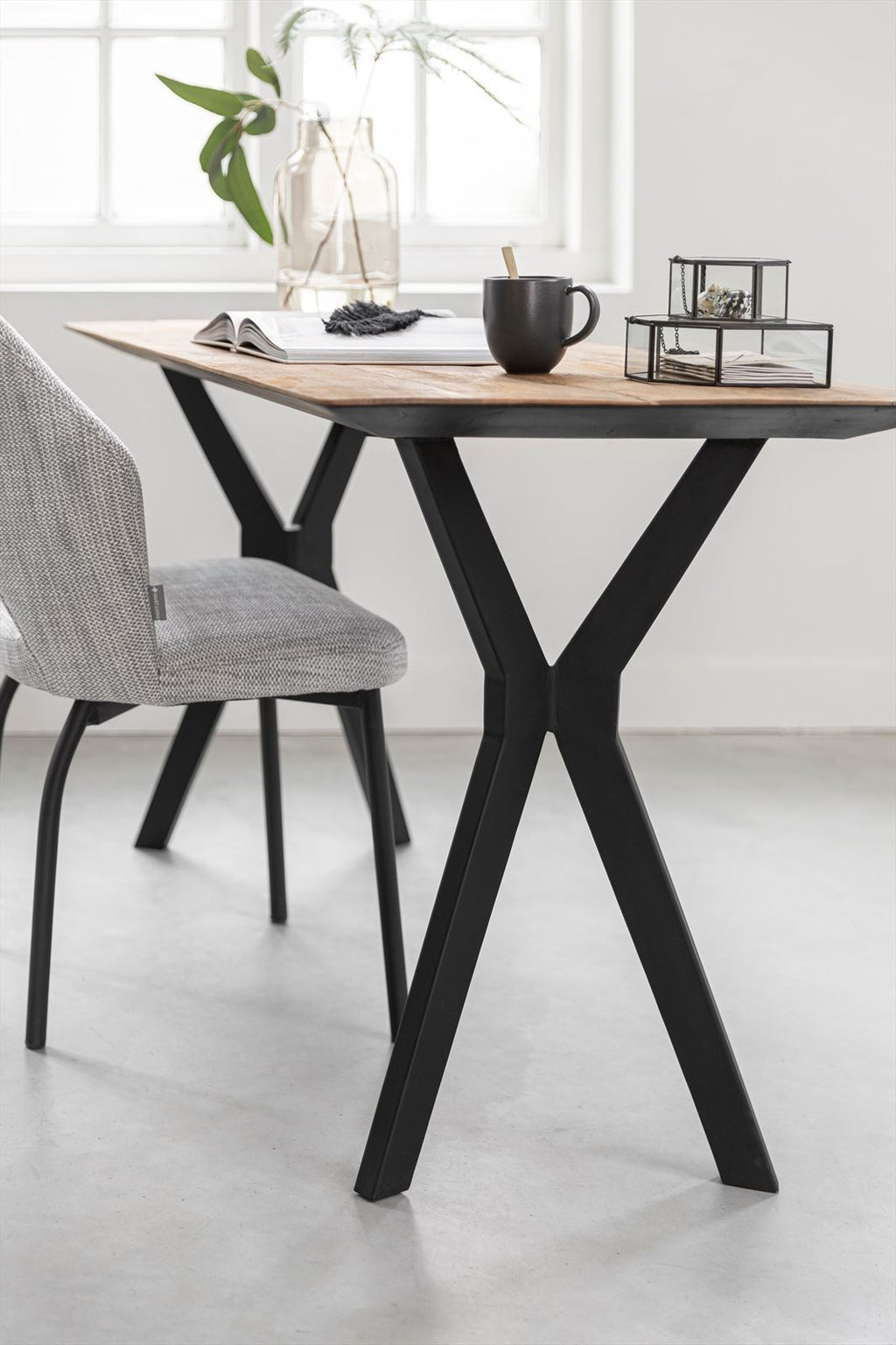 DTP Home Writing desk Metropole in a room setting
