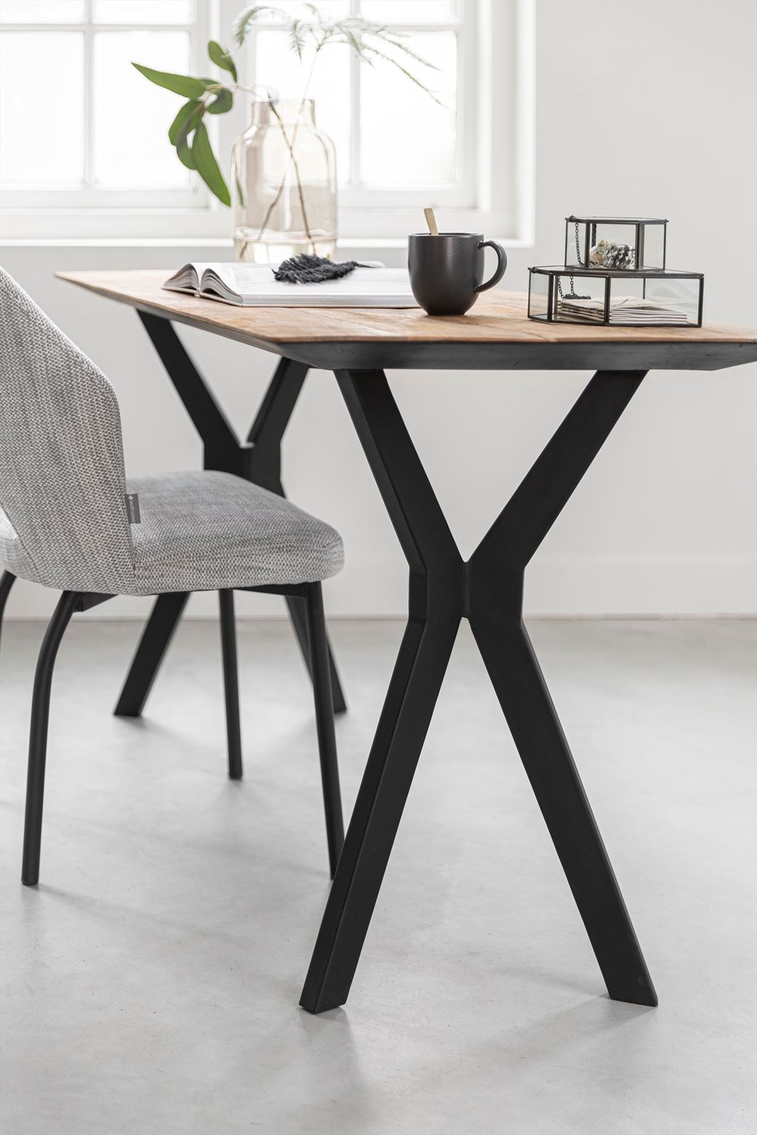 DTP Home Writing desk Metropole in a room setting