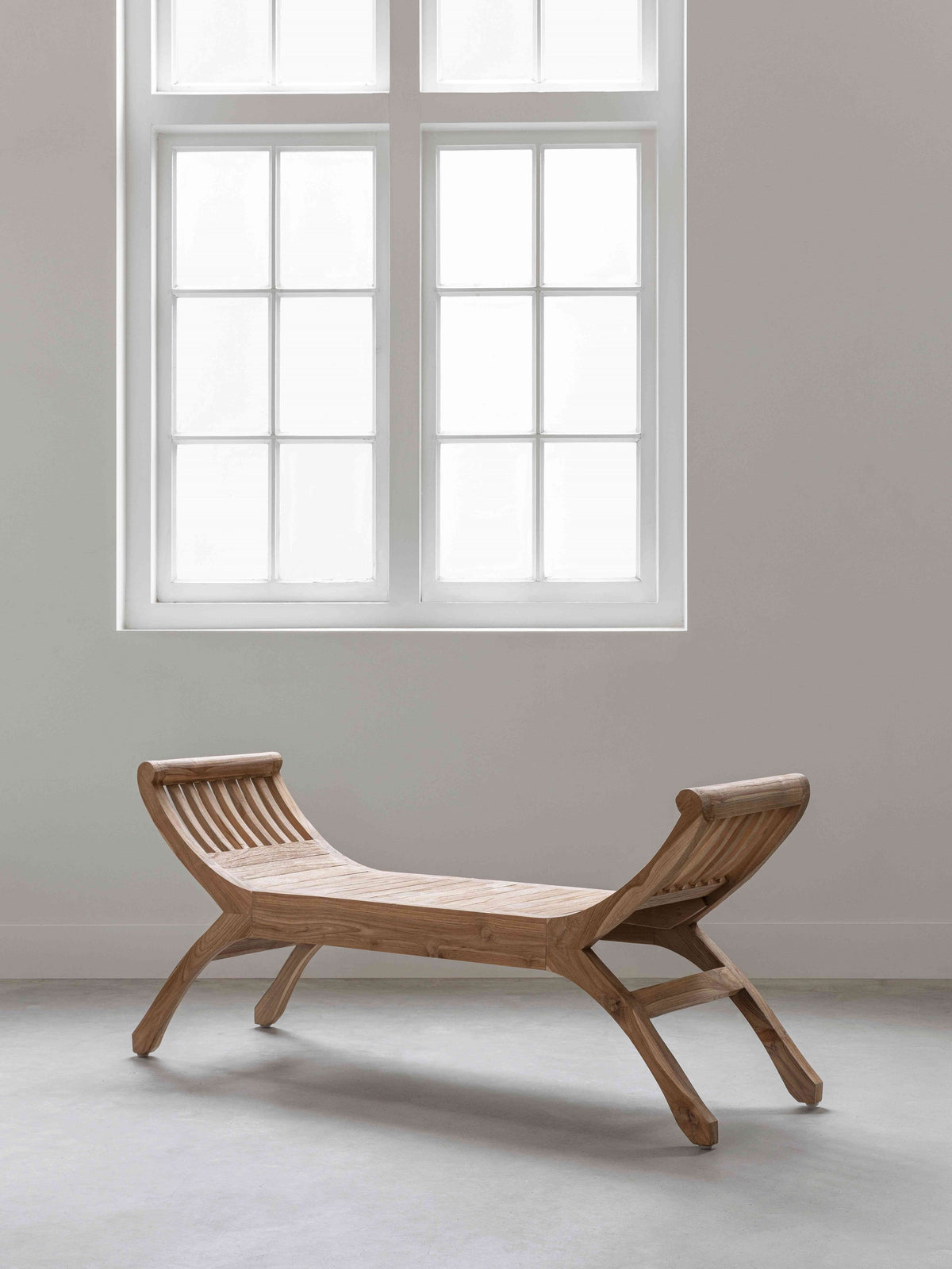 MUST Living Bench Cleopatra large in a room setting