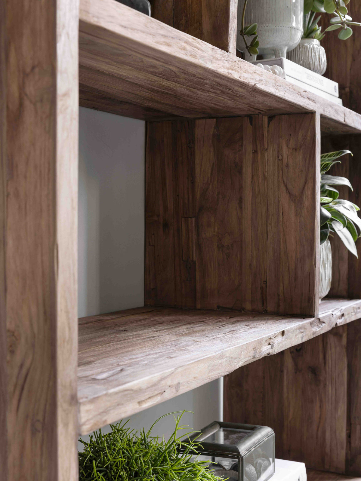 MUST Living Bookcase Corso detail