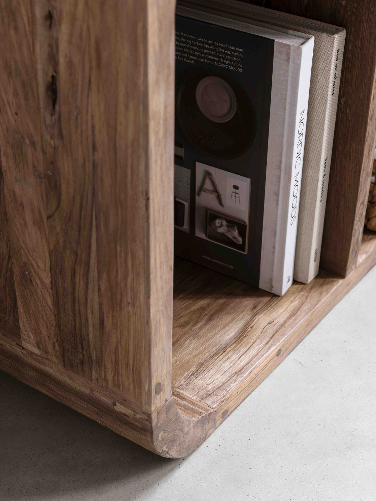 MUST Living Bookcase Corso detail