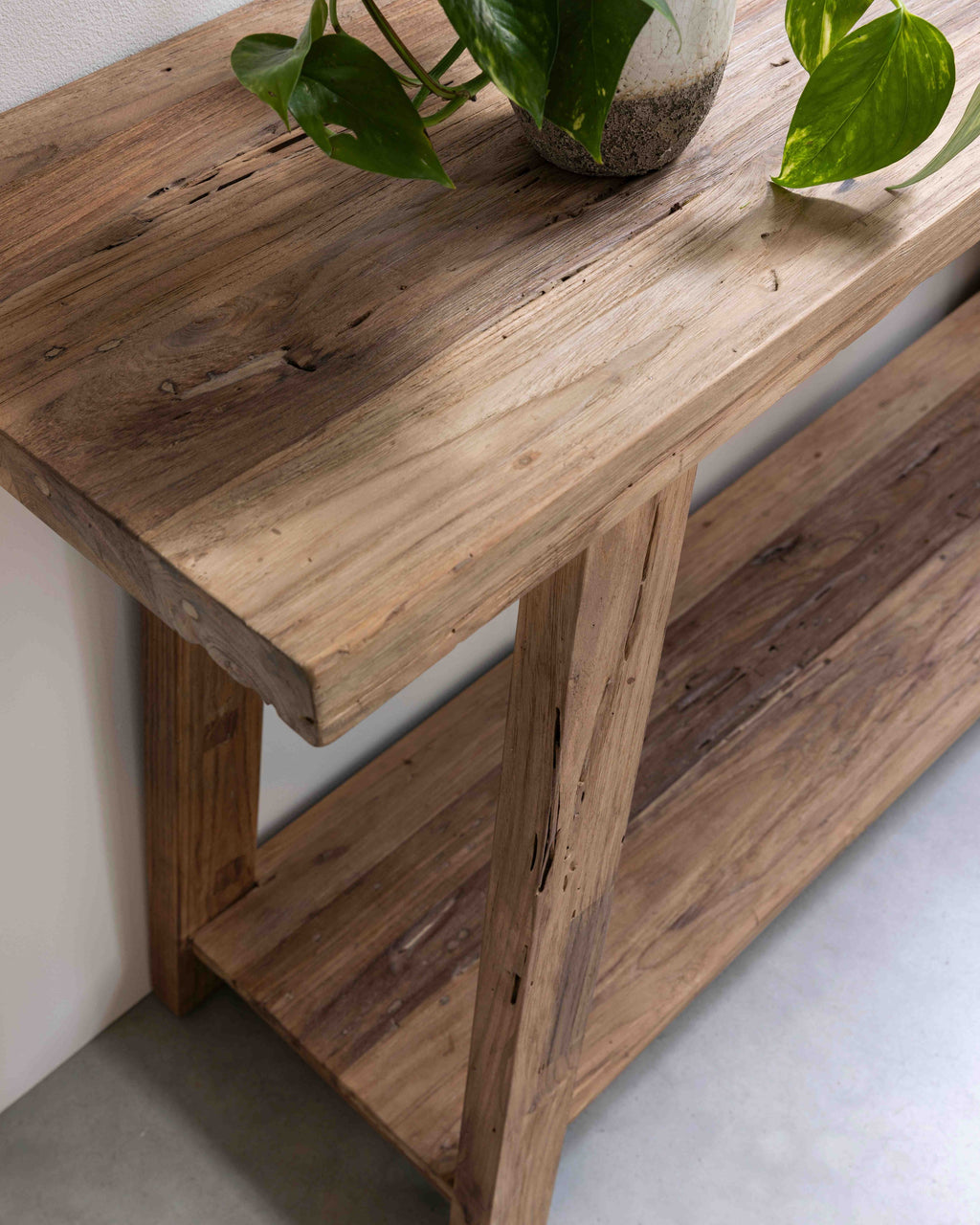 MUST Living Console table Valley detail